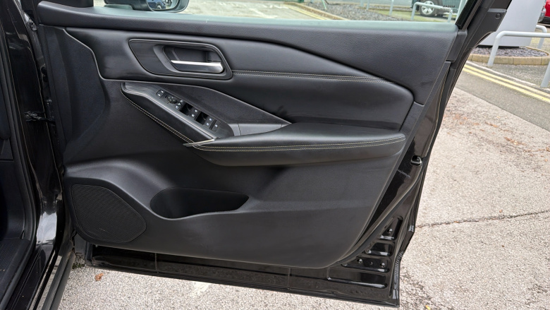 Nissan Qashqai 1.3 DiG-T MH 158 N-Connecta 5dr Xtronic Petrol Hatchback